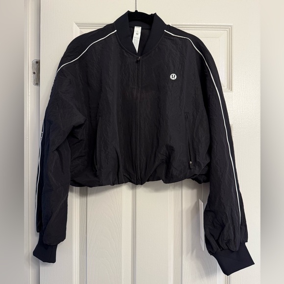 NWT lululemon Crinkle Nylon Track Jacket Wordmark Size S | Water-Repellent - Picture 3 of 12